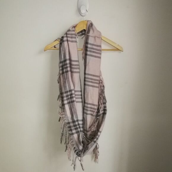 Pink & Grey Plaid Oversized Fringed Infinity Scarf NWOT - Picture 7 of 7